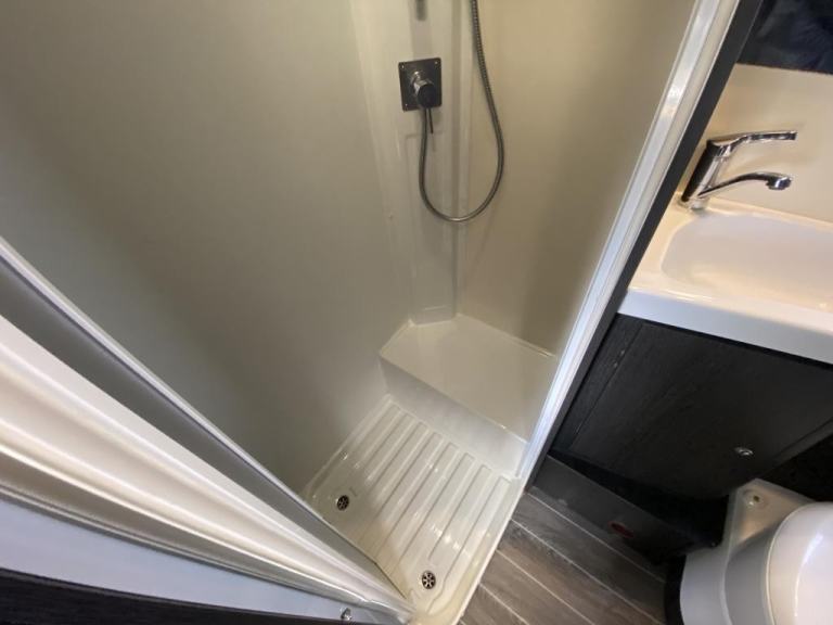 2021 (71) ROLLER TEAM ZEFIRO 690 FAMILY MOTORHOME