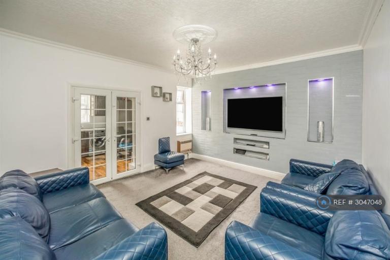 3 bedroom house in Blackwood Grove, Halifax, HX1 (3 bed) (#3047048)