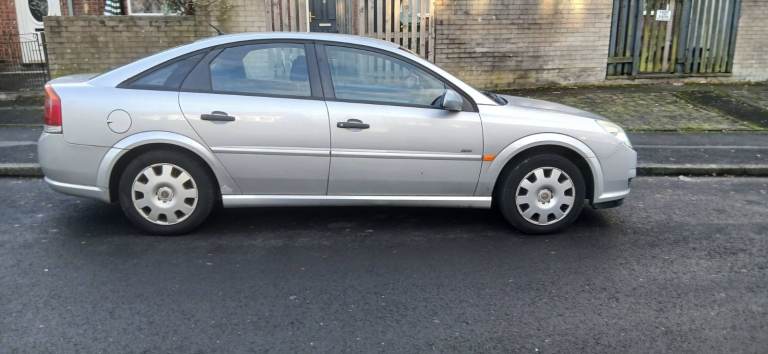Vauxhall Vectra 1.8 litre petrol manual with full mot till end of November 2026