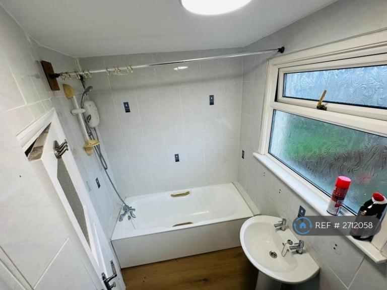 4 bedroom house in South Park Road, Ilford, IG1 (4 bed) (#2712058)