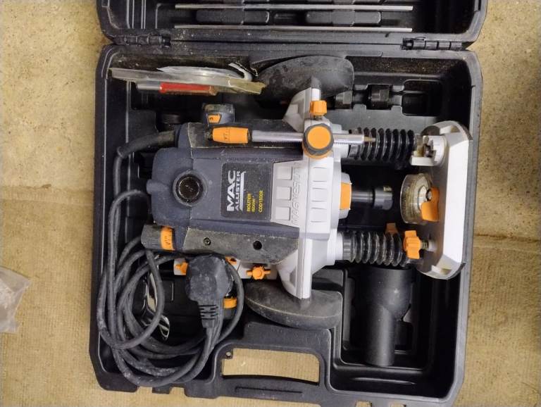 Excellent Plunge Router 1/2" 1500W with set of unused bits in Excellent Condition 