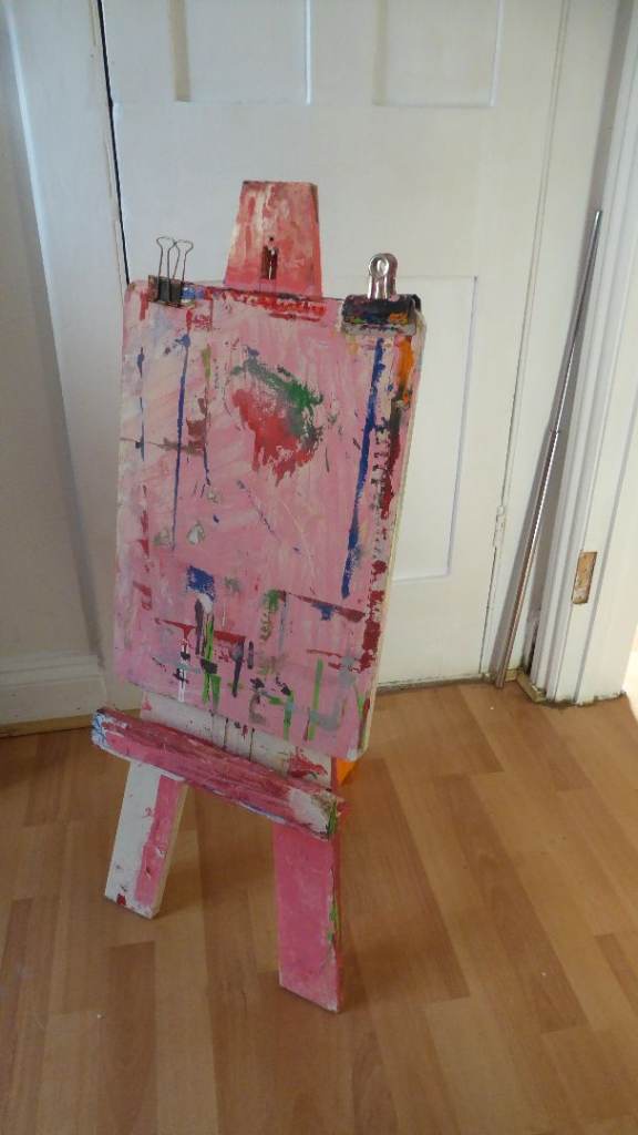 Easel - 91H x 36Wx 42D cm