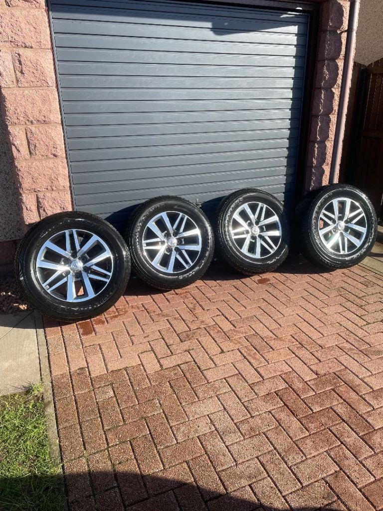 Toyota Hilux 18" wheels and tires