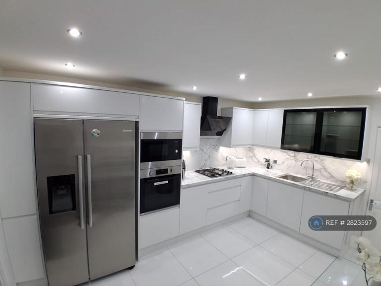 1 bedroom in Russell Road, London, E10 (#2823597)