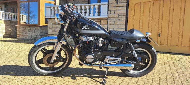 Honda, 1982, 450 (cc) nighthawk cafe racer