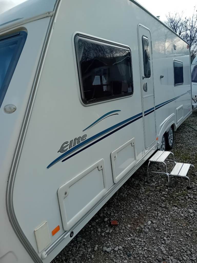 Large twin axle Sterling elite fixed single bed 4 birth 