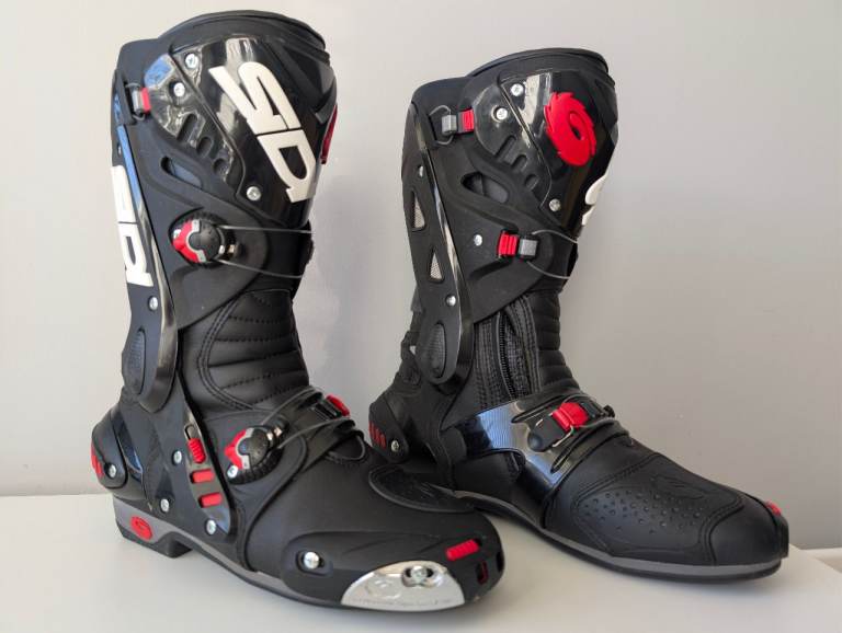 Sidi ST Racing Motorcycle Boots — Black/Red — UK 8 / EU 42 — Barely Used, Excellent Condition