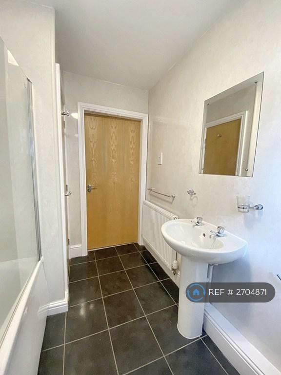 2 bedroom flat in Berwig Court, Coedpoeth, Wrexham, LL11 (2 bed) (#2704871)