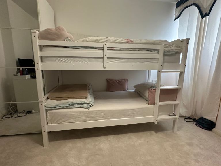 Bunk bed 
