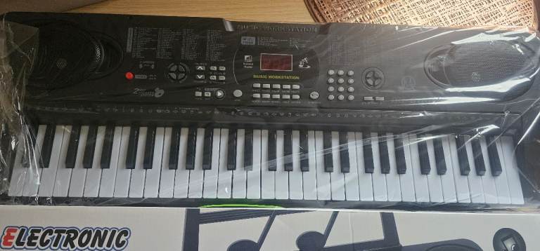 Piano keyboard electric NEW 