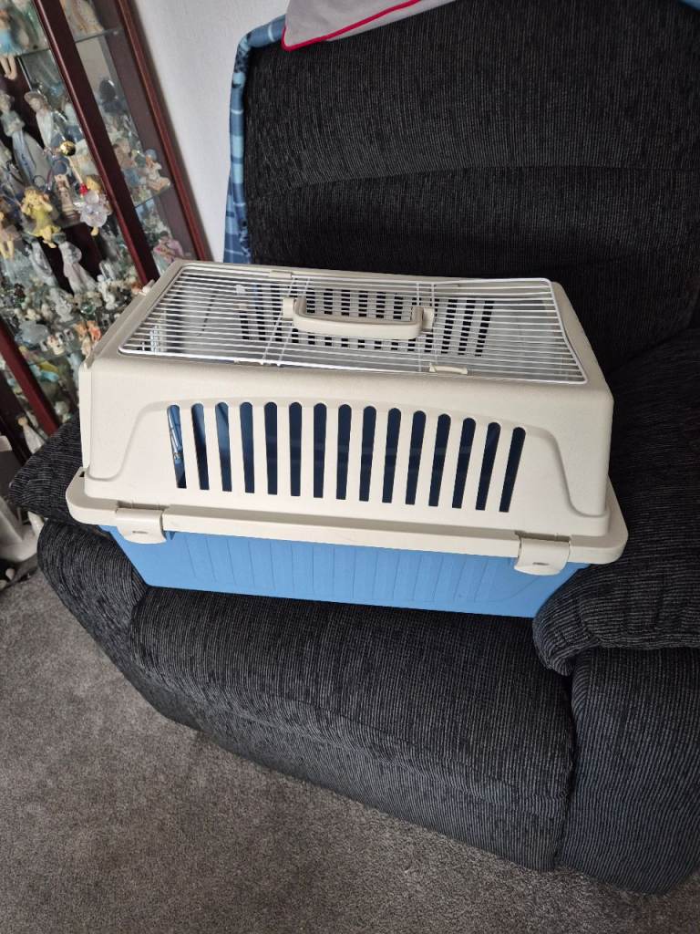Pet carrier 