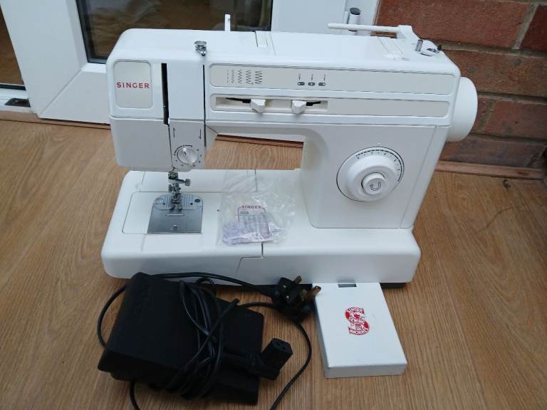Singer Sewing Machine 9802C