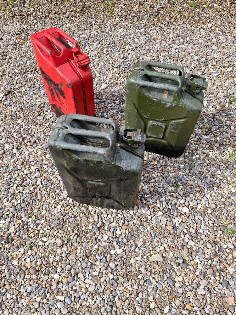 Metal fueul jerrtcan, 20 litres, three of them