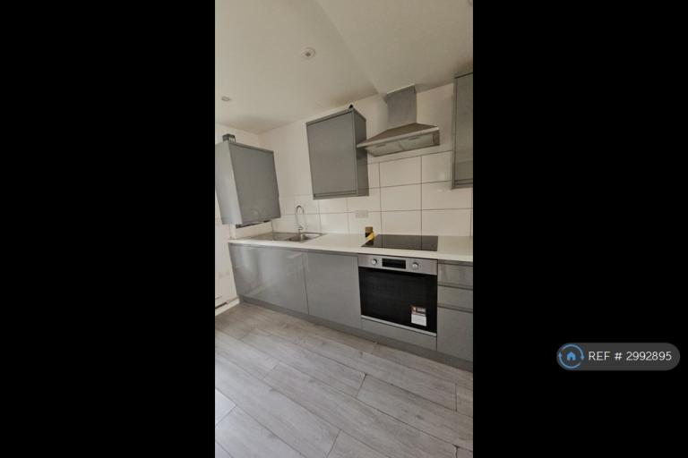 2 bedroom flat in Montrell Road, London, SW2 (2 bed) (#2992895)