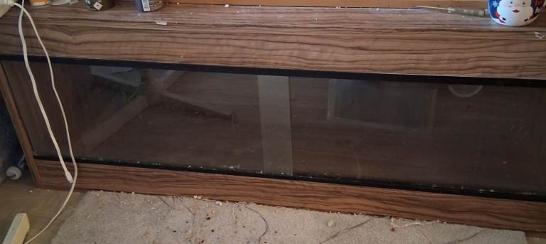 4ft wooden vivarium with glass front