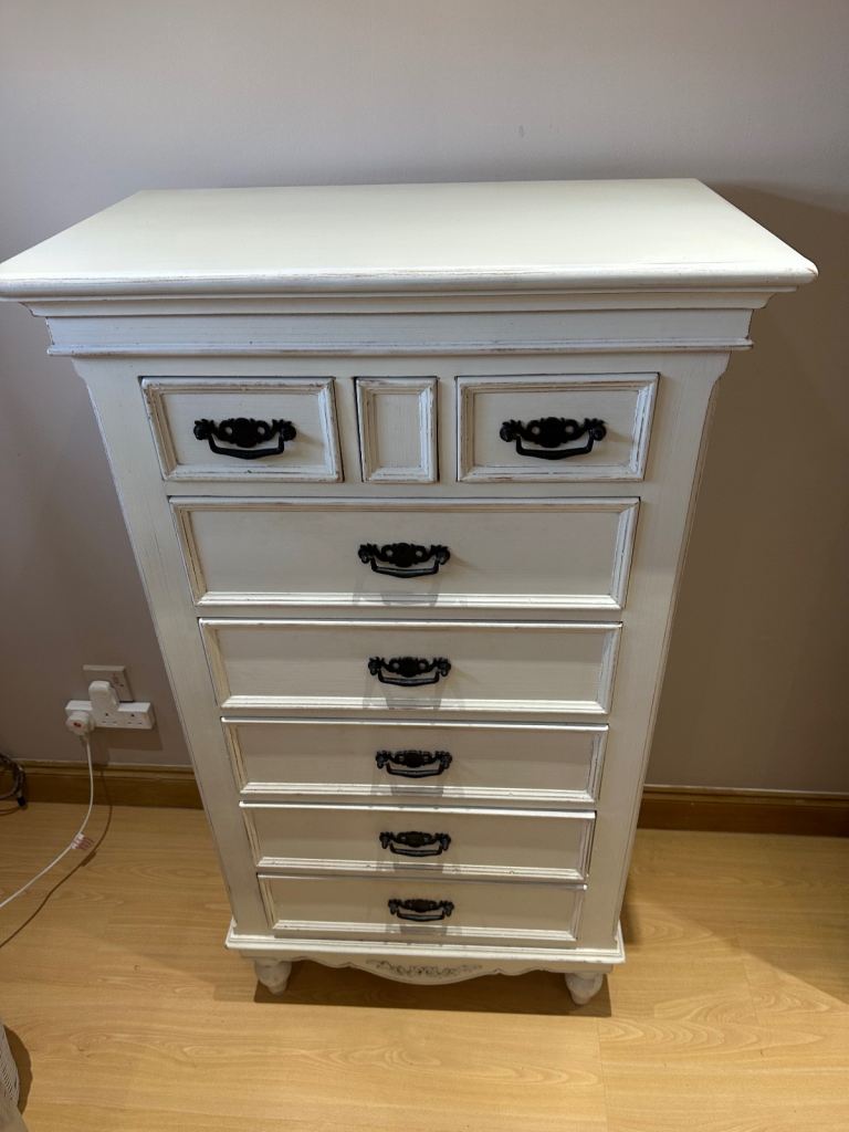 Chabby chic bedroom Furniture