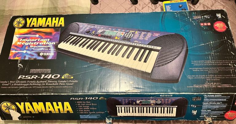 Yamaha PSR-140 Portatone Keyboard with Power Supply