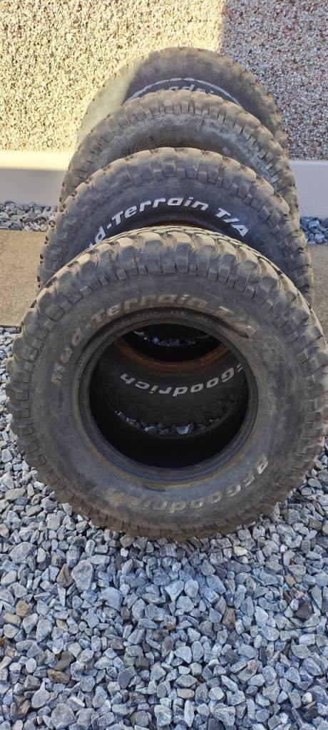4x BFGoodrich Mud-Terrain T/A Tyres (325/60R15)