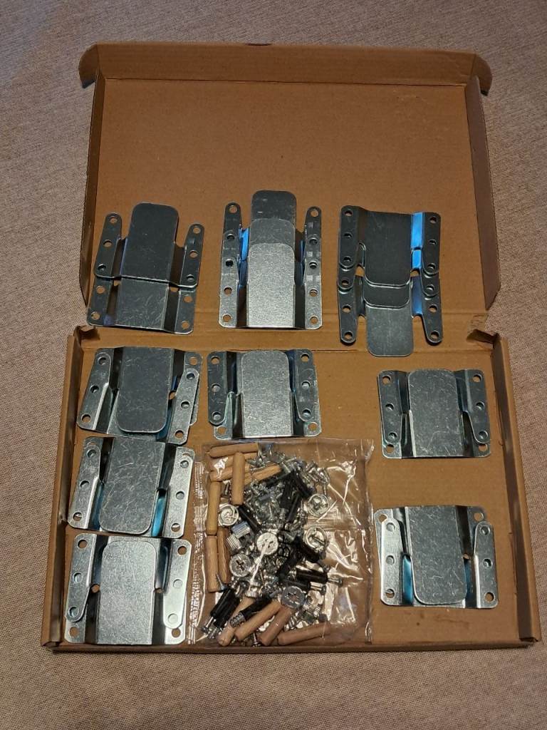 Brackets for fitting a bed headboard