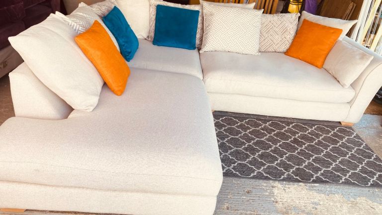 LARGE CORNER SOFA - DELIVERY AVAILABLE 