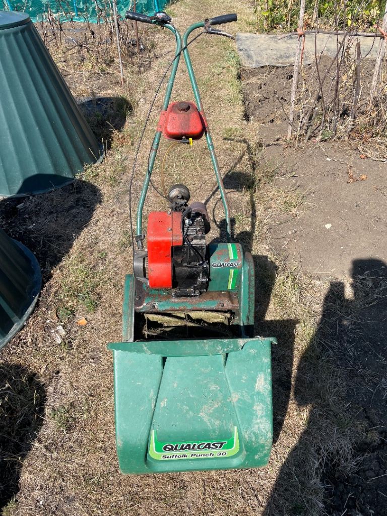 Qualcast Suffolk Punch 40 Petrol Lawn Mower – Fair Condition