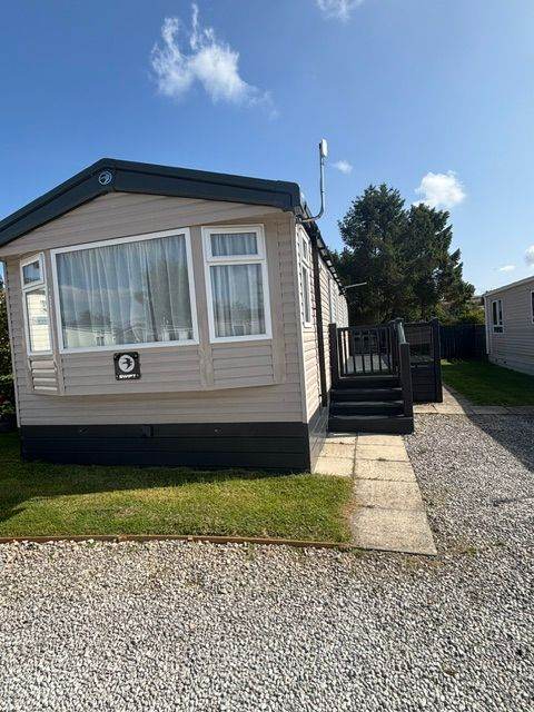 2 bedroom Holiday home with skirting and decking on 5* Site
