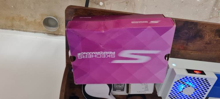Skechers GO RUN Trainers – Navy Blue, UK 6.5, Brand New