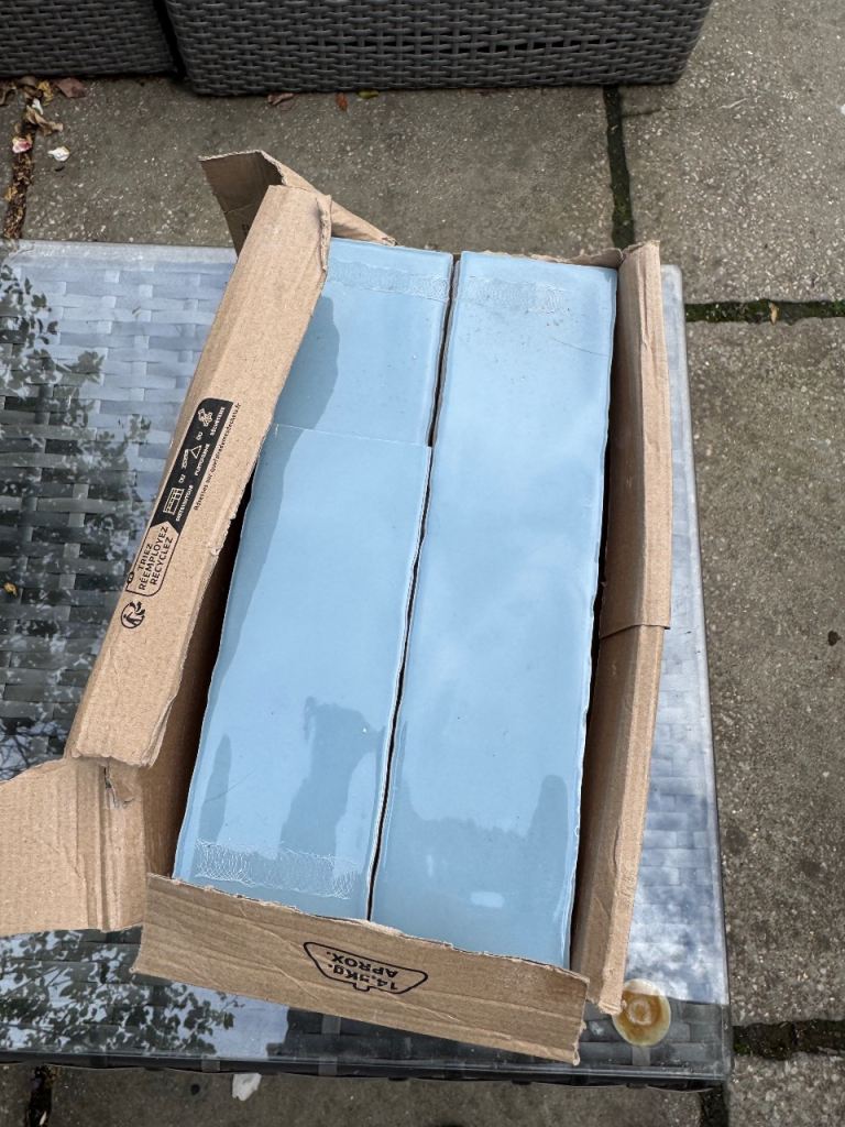 Light Blue Glossy Wall Tiles – Approx 40 x in the box