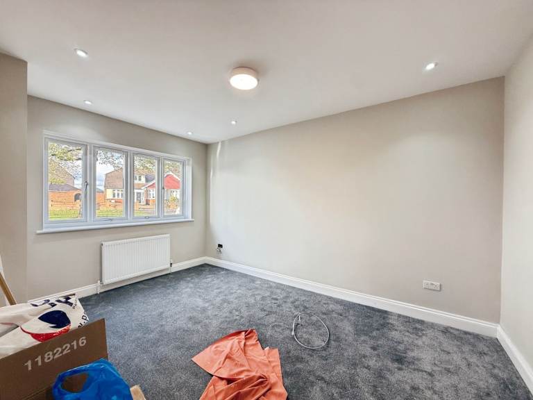 8 BEDROOM BUNGALOW TO RENT 