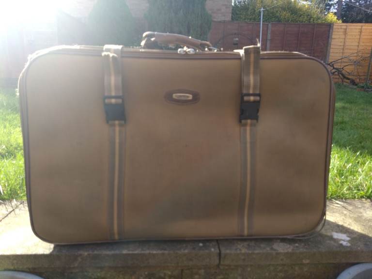 Carlton International Suitcase