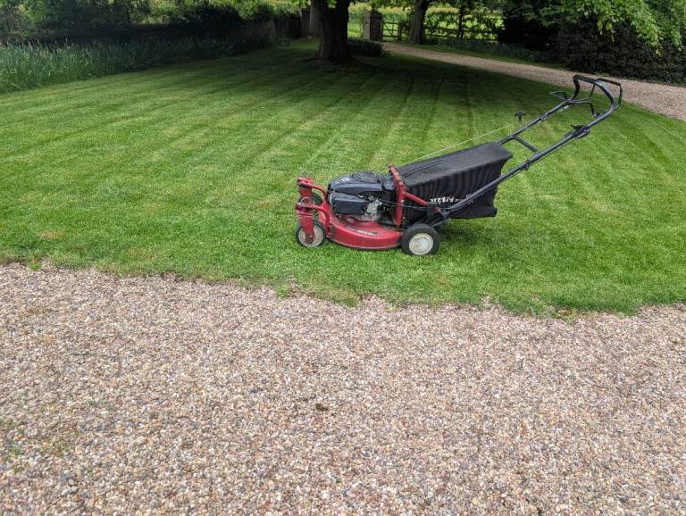 Titan pro 22 inch self propelled zero turn lawnmower 