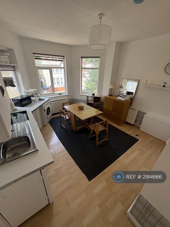 1 bedroom flat in Chichele Road, London, NW2 (1 bed) (#2914666)