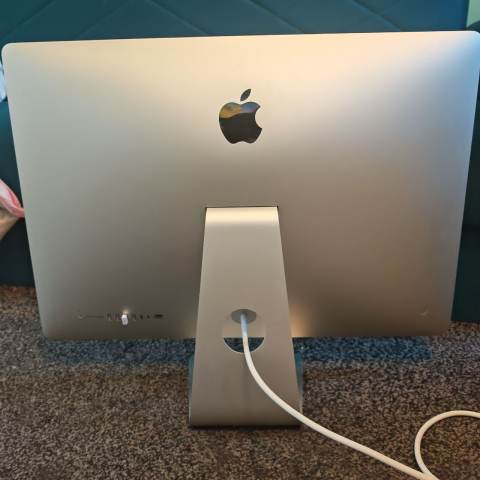 Apple iMac 27-inch 2017 – Intel Core i7, 24GB RAM, 2TB Storage