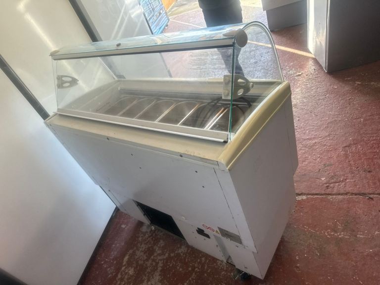 Commercial ice cream freezer 