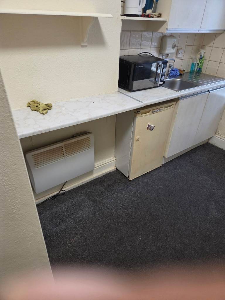 Studio flat Erdington suit DSS aged over 35