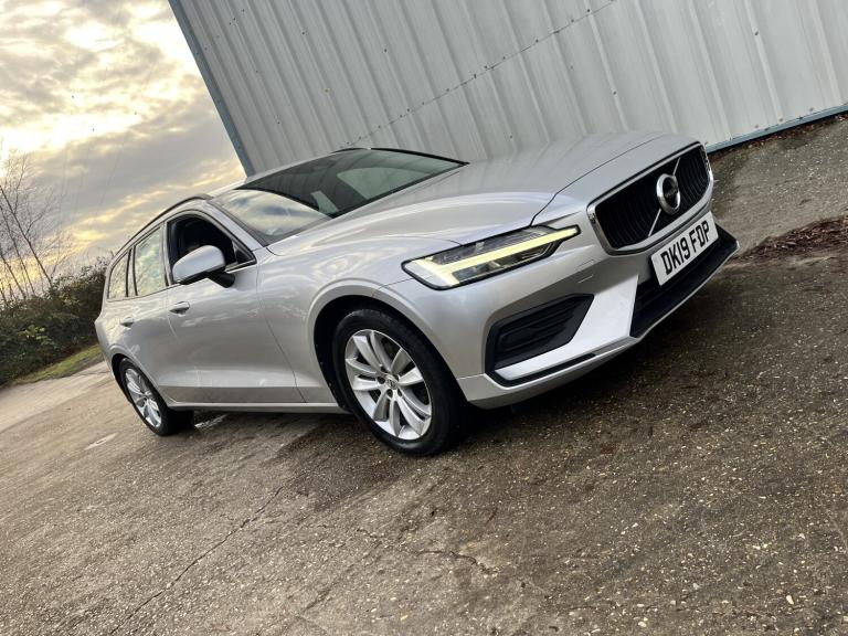 VOLVO V60 2.0 Momentum Plus D3 Silver Manual Diesel 2019