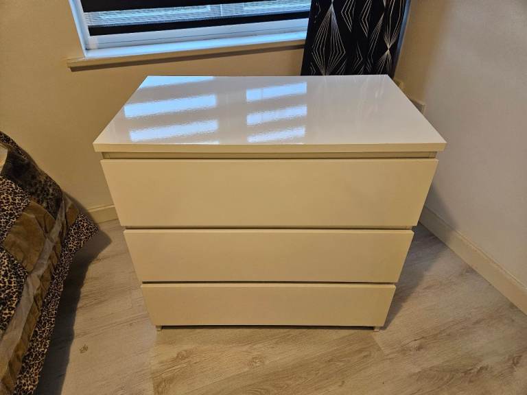 image for White drawers 