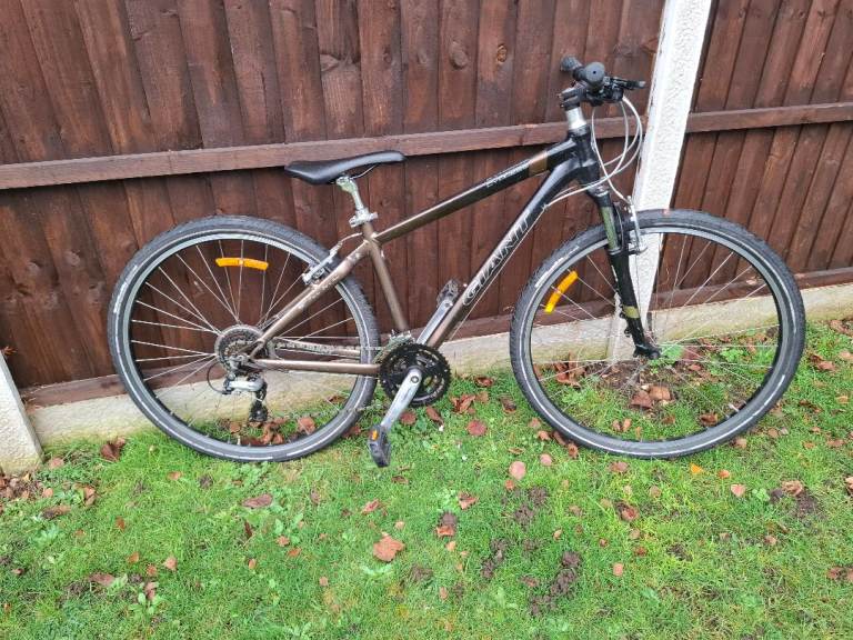 Giant Cypress 17" Hybrid 700c wheels Shimano Trigger Shifters 