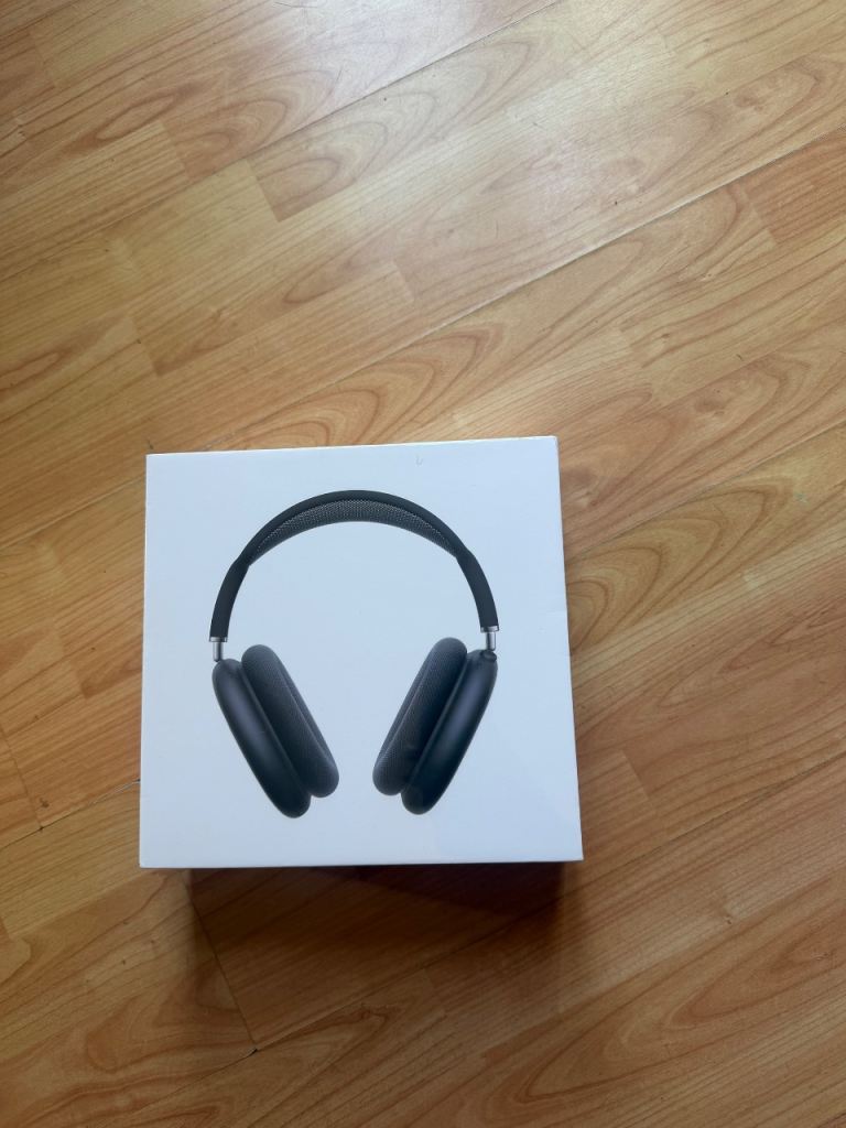 Apple AirPods Max in Midnight – BRAND NEW, Sealed Box