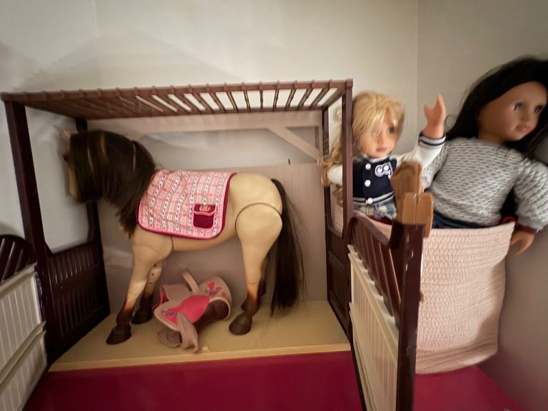 Our generation stable and 2 dolls 