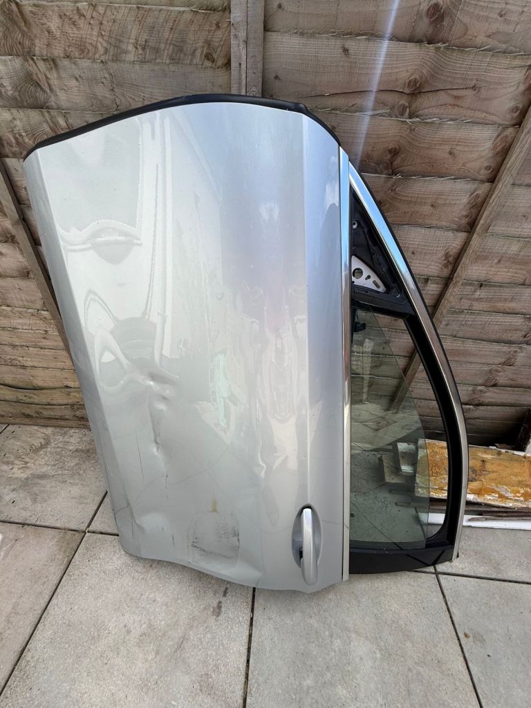 2019 Mercedes E class front passenger side door 