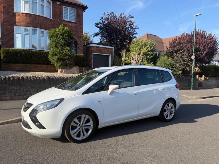 VAIXHALL ZAFIRA TOURER- 1.4T SRi Petrol 2014 with just 49,000 miles.