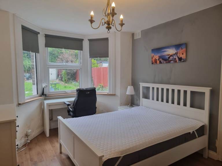Extra large Beautiful Double Ensuite Bedroom in SE London, Catford or Hither Green