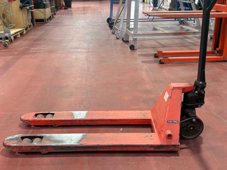 Manual pallet truck
