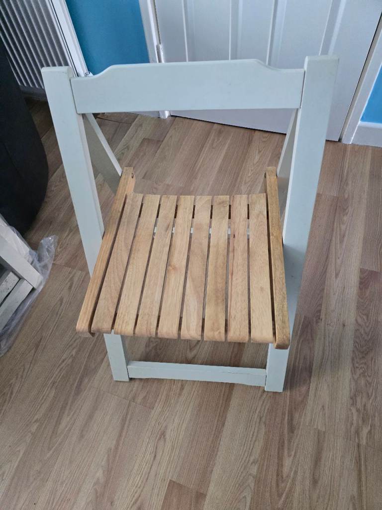 Folding wooden chairs 