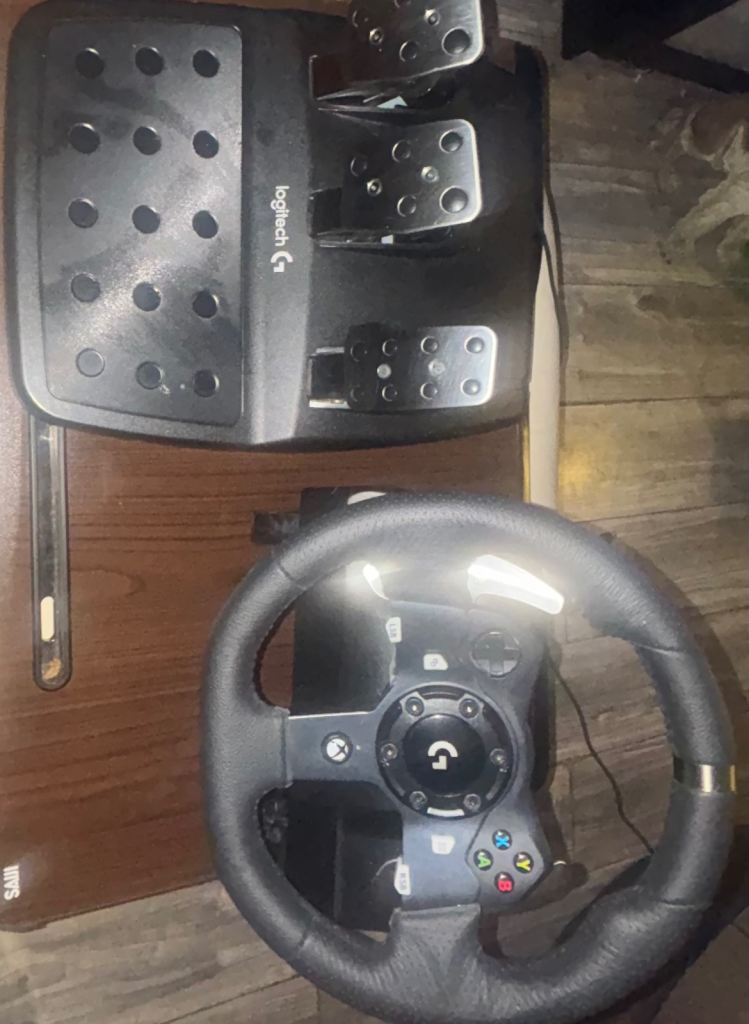 Logitech g920 Xbox/pc steering wheel