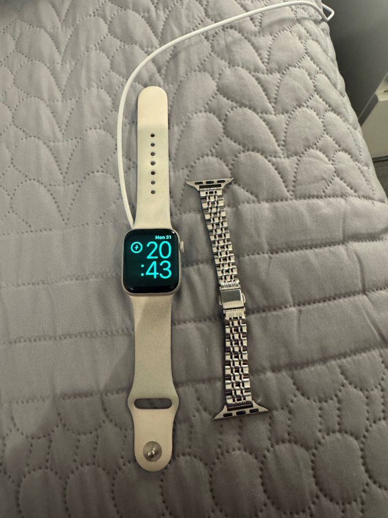 Apple Watch SE 40mm GPS – White, As Good As New