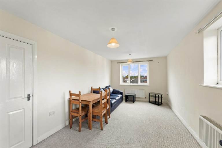 2bhk flat at Timperley, walkable from Wythenshawe Hospital