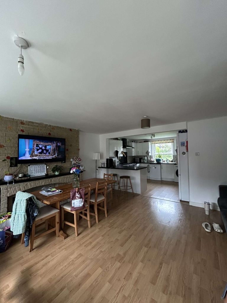 Bedroom to rent in 7 bed house