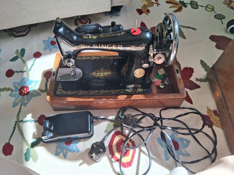 Working Singer Sewing Machine